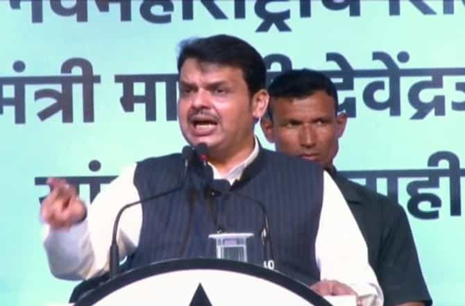अशोकराव लीडर नाही, डीलर आहेत : मुख्यमंत्री