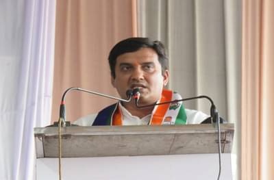 राष्ट्रवादीला झटका बसण्याची चिन्हं, धनंजय महाडिक-मुख्यमंत्र्यांची भेट