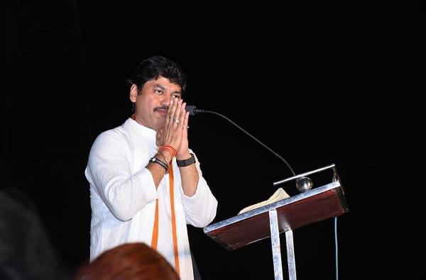 आरोपी क्रमांक 10... धनंजय मुंडेंविरोधात '420'चा गुन्हा दाखल आरोपी क्रमांक 10... धनंजय मुंडेंविरोधात '420'चा गुन्हा दाखल