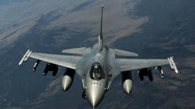 पाकिस्तानी विमानांच्या भारतीय सीमेजवळ घिरट्या, मिराजने उड्डाण घेताच धूम ठोकली