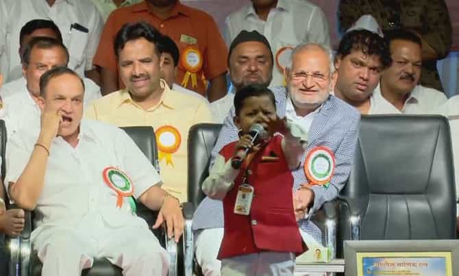 छोटा पुढारीही प्रचारासाठी मैदानात, माणिकराव कोकाटेंच्या व्यासपीठावर तुफान फटकेबाजी