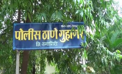 पत्नी आणि मुलांनी गोठ्यात बांधून ठेवलं, दोन दिवसांनी वृद्धाचा जागेवरच मृत्यू