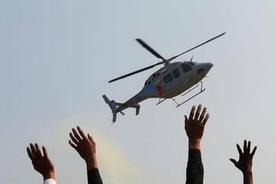 भाषण लांबवणाऱ्या खासदाराला सोडून हेलिकॉप्टरचं टेकऑफ