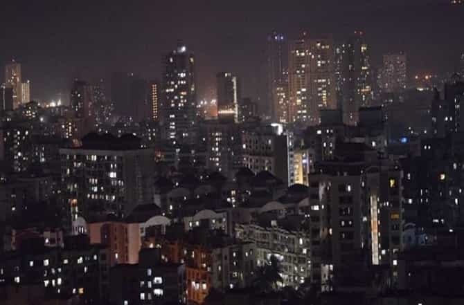 मुंबईकरांचं उत्पन्न की घरांच्या किमती, सर्वाधिक वाढ कशात?