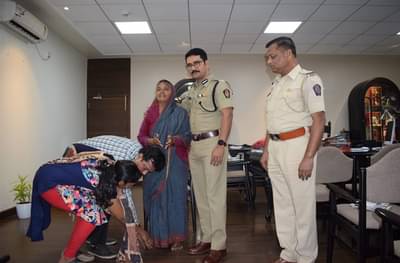 विश्वास नांगरे पाटलांनी आईला भीक मागायला लावणारी मुलं शोधली!