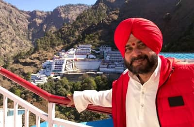 कटरामध्ये सिद्धूंचा विरोध, भाविकांकडून मोदी-मोदीच्या घोषणा