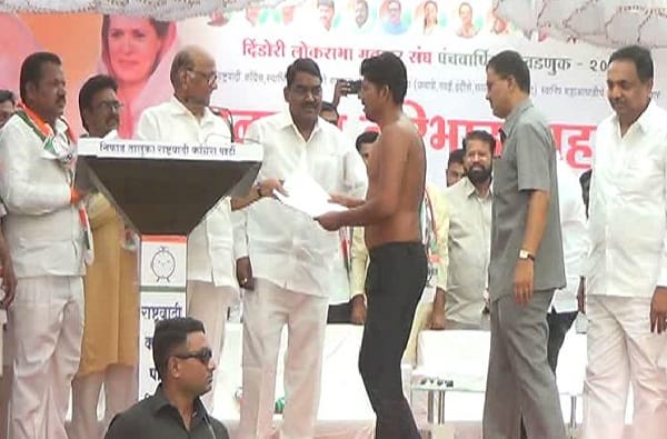 अल्बमसाठी मुख्यमंत्र्यांना 500 रुपये देण्याची इच्छा, अर्धनग्न शेतकरी नजरकैदेत अल्बमसाठी मुख्यमंत्र्यांना 500 रुपये देण्याची इच्छा, अर्धनग्न शेतकरी नजरकैदेत