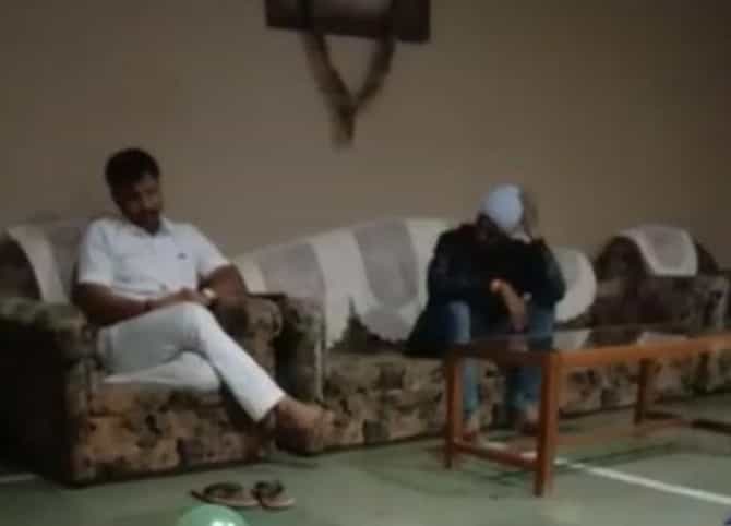 उस्मानाबादमध्ये कार्टून वॉरनंतर आता एकमेकांच्या व्हिडीओ क्लिप व्हायरल