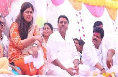 जयदत्त क्षीरसागर भाजपच्या व्यासपीठावर, प्रितम मुंडेंसाठी जाहीर प्रचार