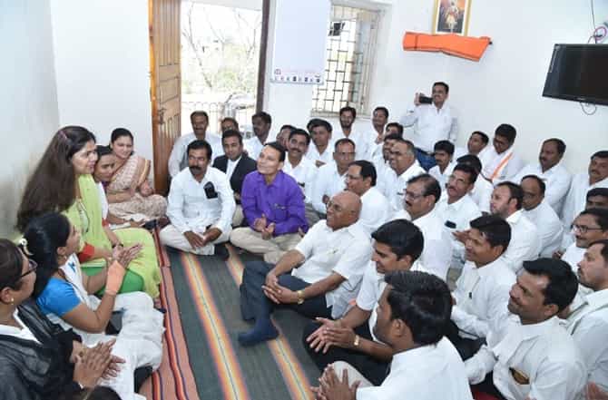 विकासावर बोलायला जागा नाही, विरोधकांकडून जातीचं विष पेरलं जातंय : पंकजा मुंडे