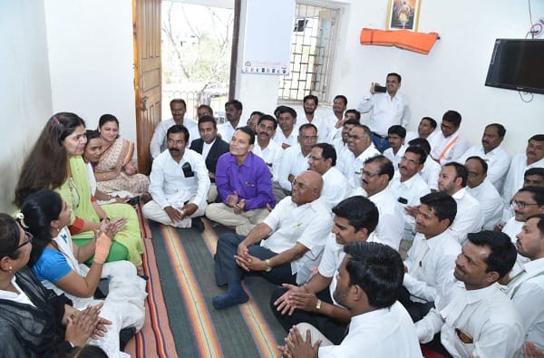 विकासावर बोलायला जागा नाही, विरोधकांकडून जातीचं विष पेरलं जातंय : पंकजा मुंडे विकासावर बोलायला जागा नाही, विरोधकांकडून जातीचं विष पेरलं जातंय : पंकजा मुंडे