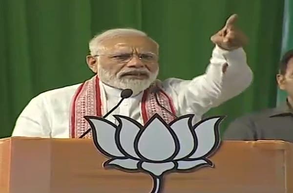 काँग्रेसकडून मला जातीवाचक शिव्या, मोदींचा आरोप, कुटुंबाबाबत पवारांना उत्तर