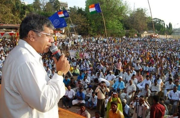 अशोक चव्हाण हे विश्व हिंदू परिषदेचे सदस्य आहेत : प्रकाश आंबेडकर