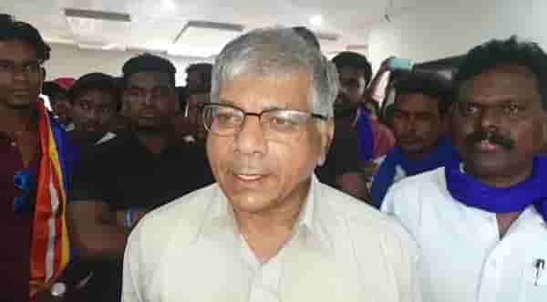 देशात काँग्रेस सरकार येणार नाही याची 100 टक्के खात्री : प्रकाश आंबेडकर