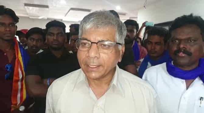 देशात काँग्रेस सरकार येणार नाही याची 100 टक्के खात्री : प्रकाश आंबेडकर