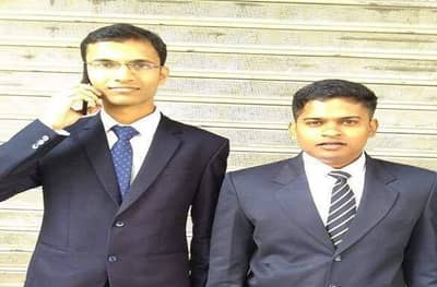 लढाई-पढाई आणि निवडही एकत्रच, पुण्यातल्या रुममेटची यूपीएससीत बाजी