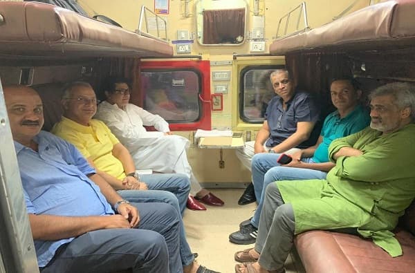 सभांचा झंझावात सुरु, नांदेडमधील पहिल्या सभेसाठी राज ठाकरे रवाना
