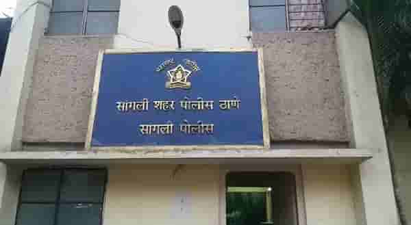 सांगलीत पत्नीकडून पतीची डोक्यात पहारीने वार करुन हत्या