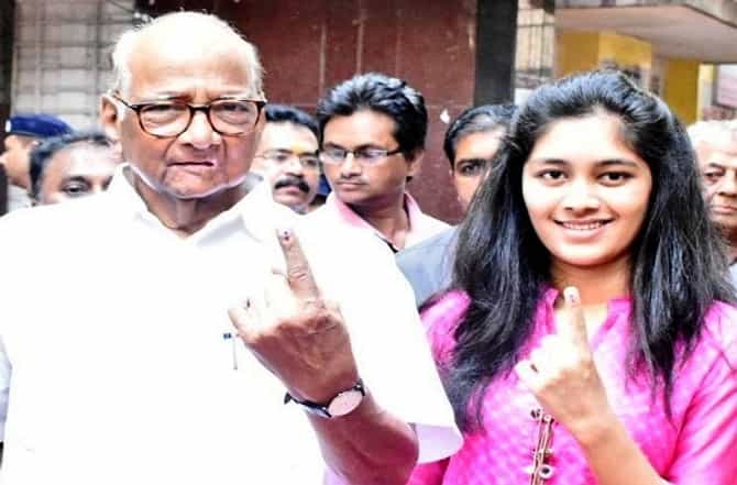 78 वर्षीय पवारांच्या 80 सभा, मतदान करुन दुष्काळ दौऱ्यावर रवाना