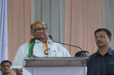 नाशिकमध्ये पवारांच्या सभेत राज ठाकरेंचे पोस्टर झळकले