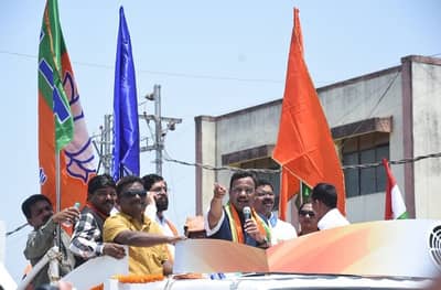 सत्ता येण्यासाठी किती खासदार लागतात हे तरी प्रकाश आंबेडकरांना माहित आहे का? : तावडे