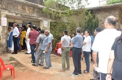 17 जागांसाठी अंदाजे 57 टक्के मतदान, कल्याणमध्ये सर्वात कमी नोंद