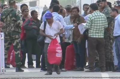 पाकिस्तानकडून 100 भारतीय कैद्यांची सुटका, वाघा बॉर्डरवर मायदेशात पहिलं पाऊल