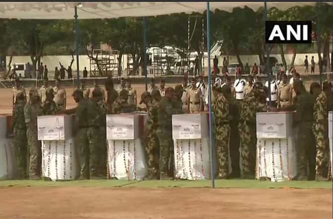 LIVE : मुख्यमंत्र्यांची शहीद जवानांना श्रद्धांजली
