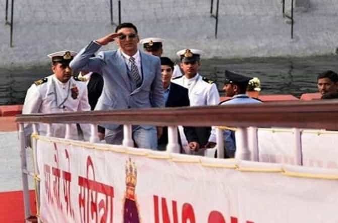 INS सुमित्रावरुन मोदींचा अक्षय कुमारसोबत फेरफटका, काँग्रेसचा दावा