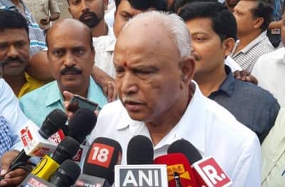 येडियुरप्पा राज्यपालांच्या भेटीला, आजच शपथविधी आटोपण्याची तयारी