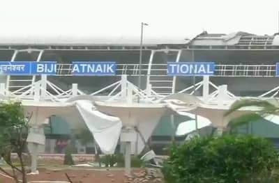 LIVE : फनी वादळाने भुवनेश्वर विमानतळाच्या छताचा भाग उडाला