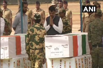 गडचिरोलीत जाऊन मुख्यमंत्री म्हणाले, नक्षलवाद्यांना सोडणार नाही!