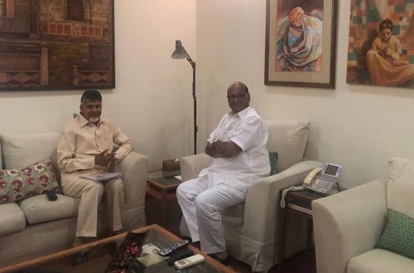 चंद्राबाबू नायडू भेटीसाठी शरद पवारांच्या घरी चंद्राबाबू नायडू भेटीसाठी शरद पवारांच्या घरी