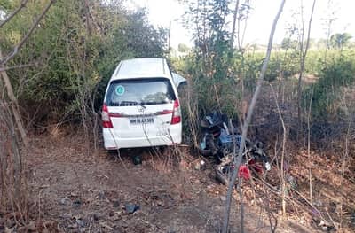 धुळ्यात काँग्रेस आमदाराच्या गाडीची धडक, दोन सख्ख्या भावांचा मृत्यू