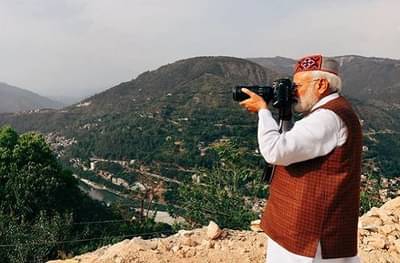 मोदी म्हणाले 1988 मध्ये कॅमेऱ्याने फोटो काढून ई - मेल केला, सोशल मीडियावर ट्रोल