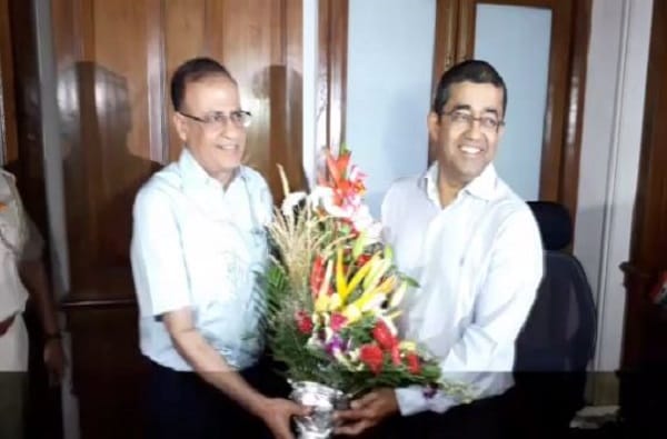 LIVE : प्रवीण परदेशींनी मुंबई पालिका आयुक्तपदाचा भार स्वीकारला LIVE : प्रवीण परदेशींनी मुंबई पालिका आयुक्तपदाचा भार स्वीकारला