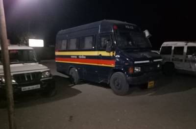 खालपूरमध्ये लेडीज बारवर छापा, पोलिसांची भूमिका संशयाच्या घेऱ्यात