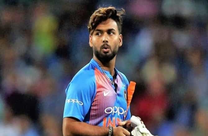‘WORLD CUP टीममध्ये दुखापतग्रस्त केदार जाधव ऐवजी ऋषभ पंतला संधी द्यावी’