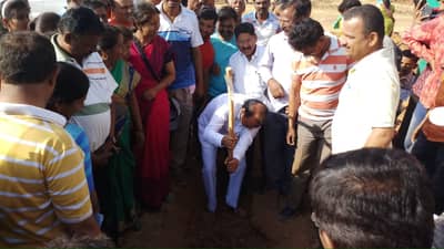 बारामतीत तुफान आलंया, अजित पवार, सुनंदा पवार, रोहित पवारांकडून श्रमदान