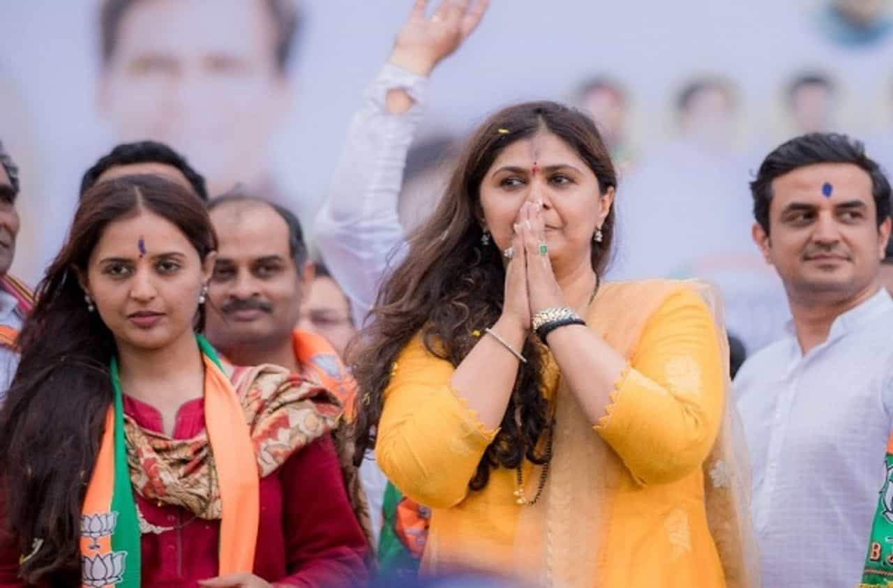 धनंजय मुंडेंचं एकच ध्येय, खोटं बोल पण रेटून बोल : पंकजा मुंडे