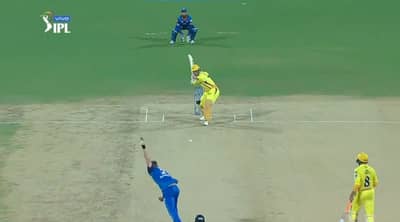 रिषभ पंतच्या चुकीमुळे सलग दोन षटकार ठोकले : धोनी