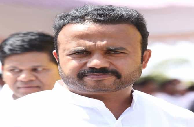 लोकसभेला भाजपचा प्रचार, तरीही जयकुमार गोरे काँग्रेसच्या प्रतोदपदी!