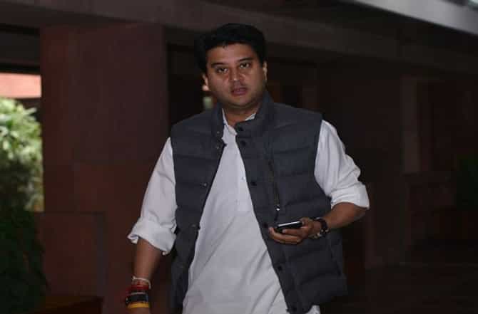 काँग्रेसमधून आणखी एक आवाज, ज्योतिरादित्य शिंदेंकडूनही कलम 370 हटवण्याचं समर्थन