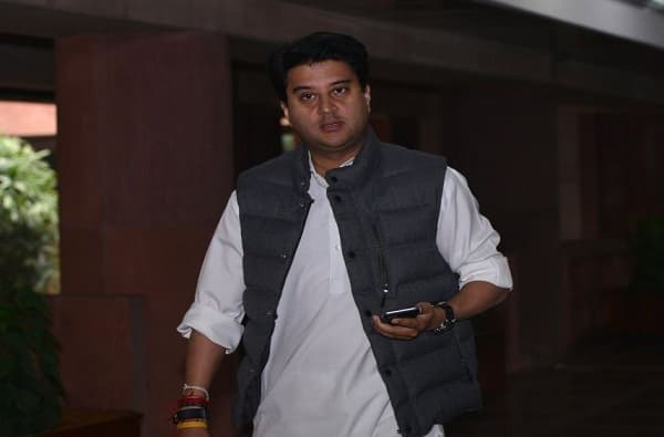काँग्रेसमधून आणखी एक आवाज, ज्योतिरादित्य शिंदेंकडूनही कलम 370 हटवण्याचं समर्थन
