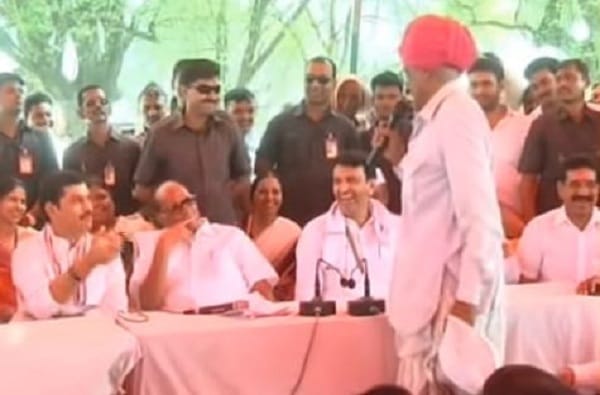 VIDEO : साहेब, धनुभाऊला मुख्यमंत्री करा, पवारांसमोर शेतकऱ्याची मागणी VIDEO : साहेब, धनुभाऊला मुख्यमंत्री करा, पवारांसमोर शेतकऱ्याची मागणी