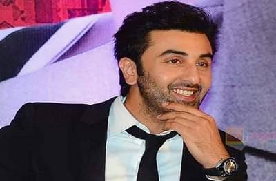 दस्तुरखुद्द रणबीर कपूरही सोशल मीडियावर फेक अकाऊंट चालवतो!