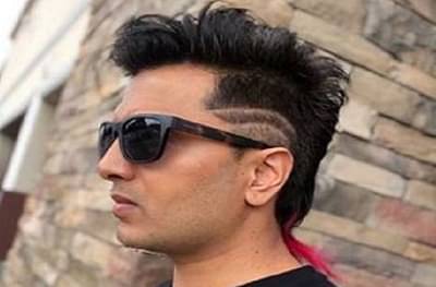 पत्नीला सरप्राईज करण्यासाठी नवी हेअरस्टाईल, रितेश देशमुख ट्रोल