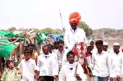 बीडमध्ये मुक्या प्राण्यांना आसरा देणाऱ्या छावणी चालकाची मिरवणूक