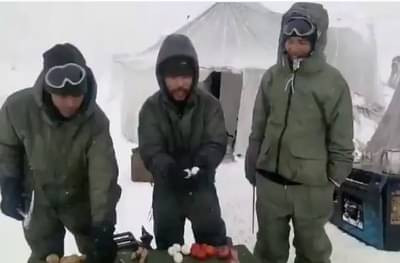 VIDEO: हातोड्याने अंडे फोडले, सुरीने ज्यूस कापला, गोठलेल्या थंडीत जवानांची झुंज