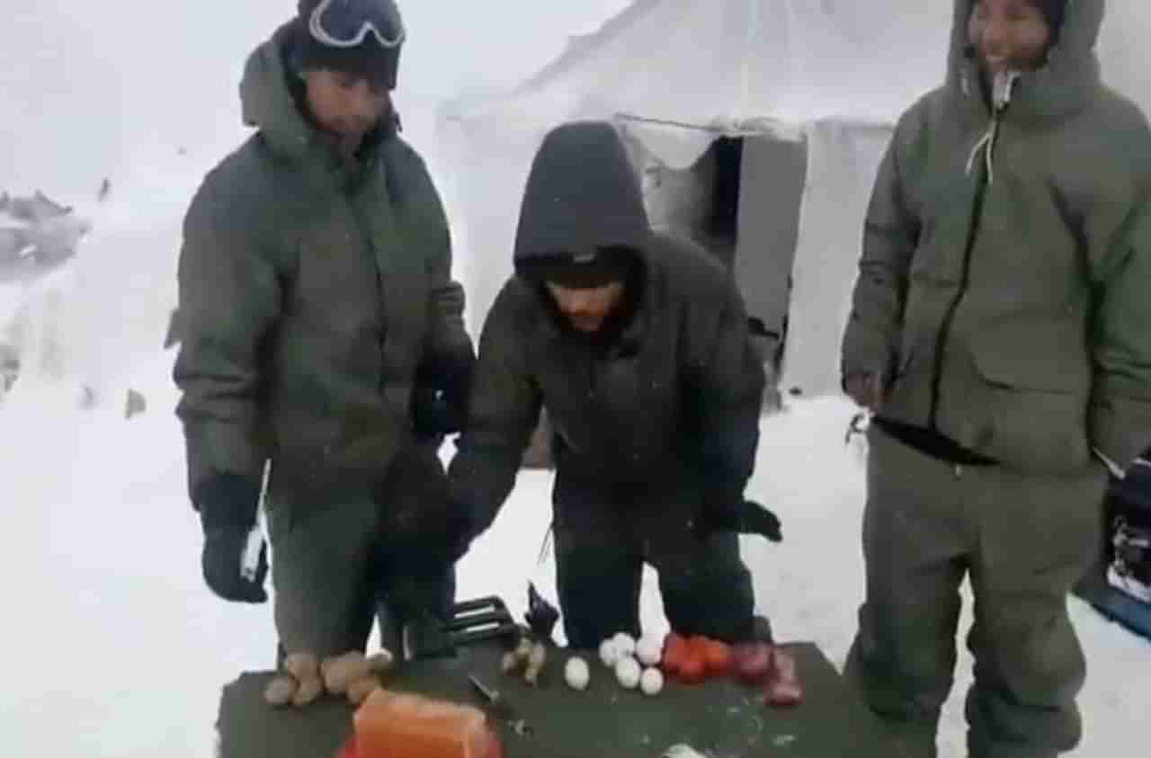 सियाचिनची थंडी, सैनिकांवर अंडी हातोड्याने फोडण्याची वेळ